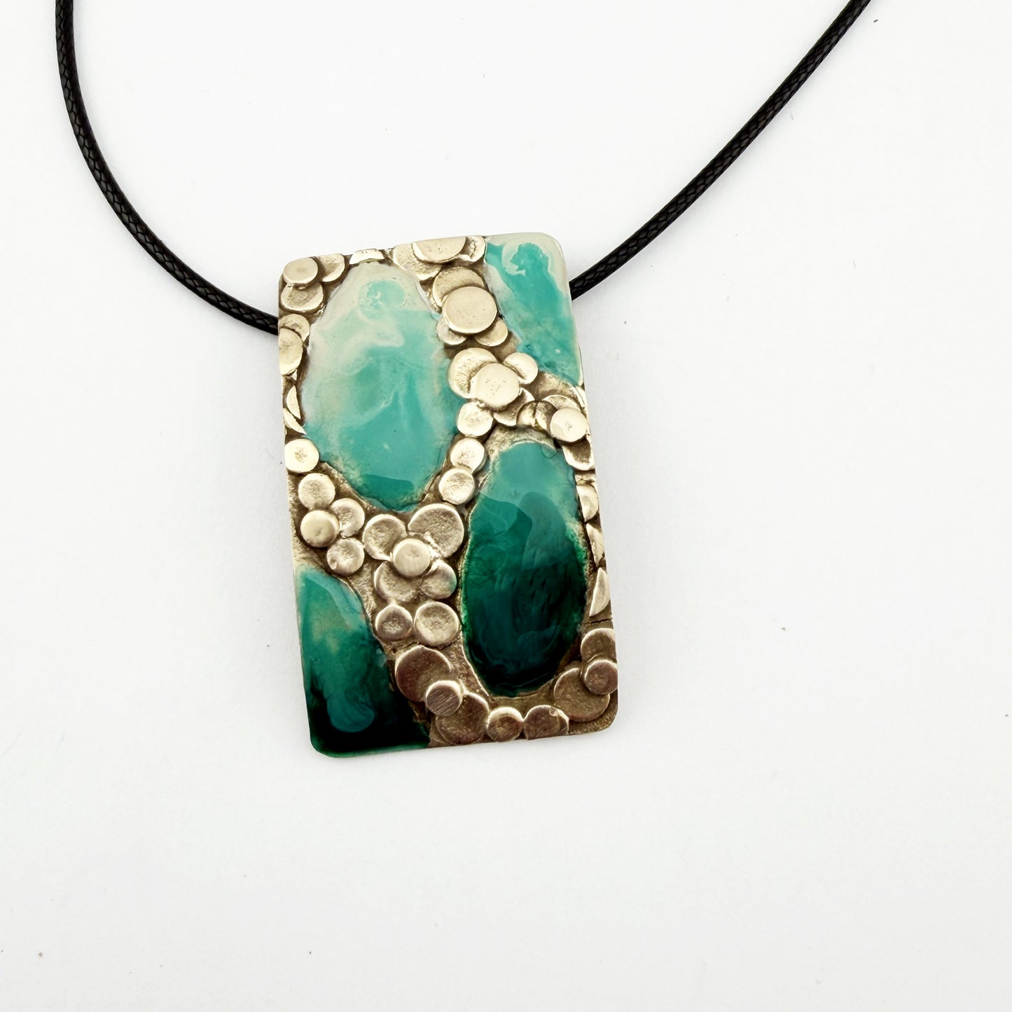 River & Beach Pebbles Pendant Class with Stephanie Chavez 9-29-26 In Person and Online