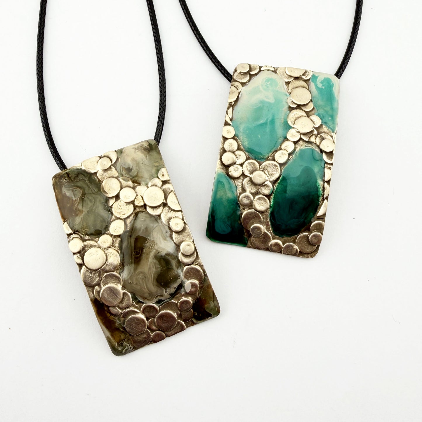 River & Beach Pebbles Pendant Class with Stephanie Chavez 9-29-26 In Person and Online