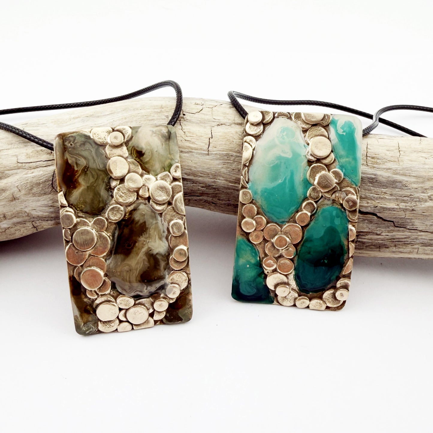 River & Beach Pebbles Pendant Class with Stephanie Chavez 9-29-26 In Person and Online