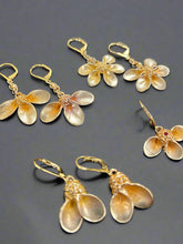 Carregar imagem no visualizador da galeria, Tucson - Fun Floral Earrings with Carrie Story Feb 5, 2025 12:00-4:00