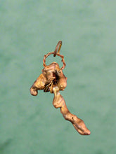 Laden Sie das Bild in den Galerie-Viewer, Natural Horn Choker with Copper Branch Drop