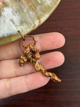 Laden Sie das Bild in den Galerie-Viewer, Natural Horn Choker with Copper Branch Drop